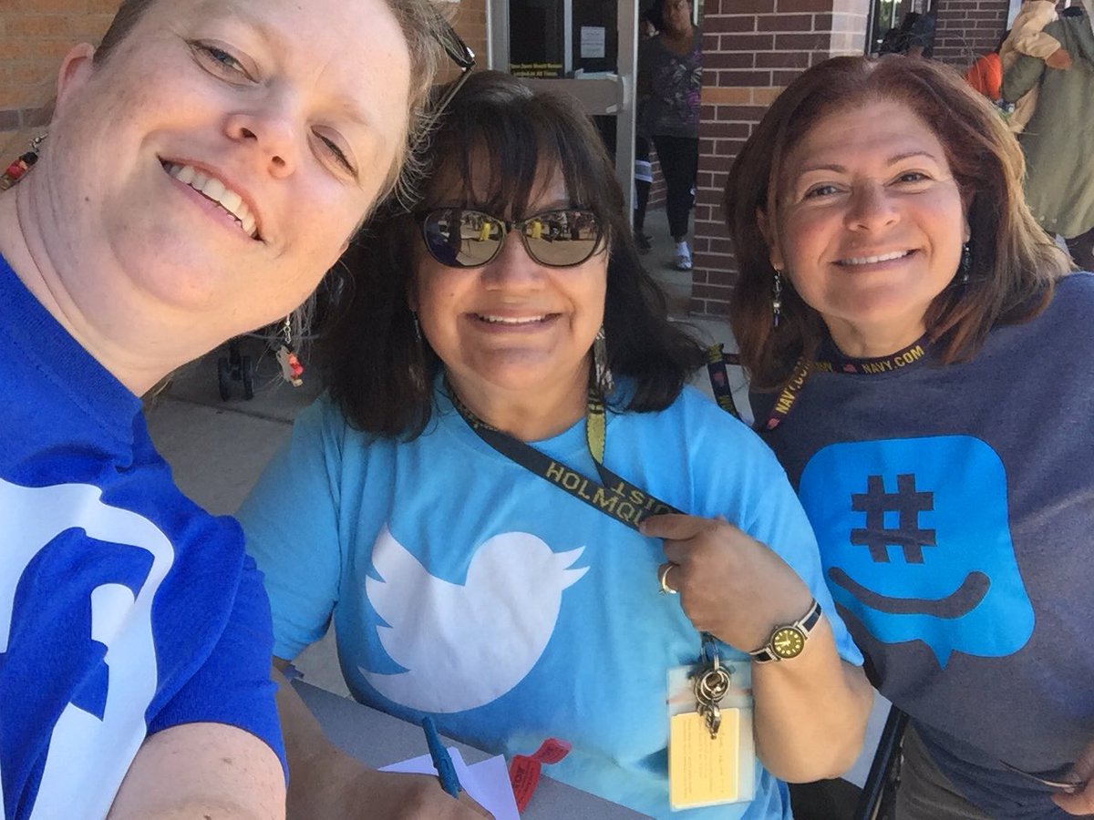 HolmquistES's tweet image. #ContentSupport working hard &amp;amp; having fun #FallFestival