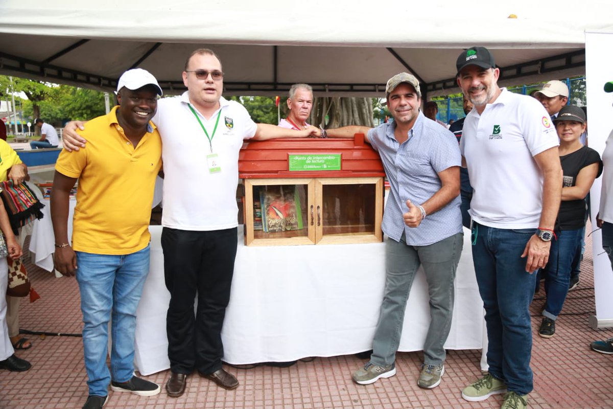 alsuroccidente's tweet photo. #TodosAlParque
Primera campaña de #LibrosAlParque con el apoyo de nuestro alcalde @AlejandroChar @BarranquillaCPT @alcaldiabquilla @alsuroccidente
#CapitalDeLectura https://t.co/Kh9wM5p5oM