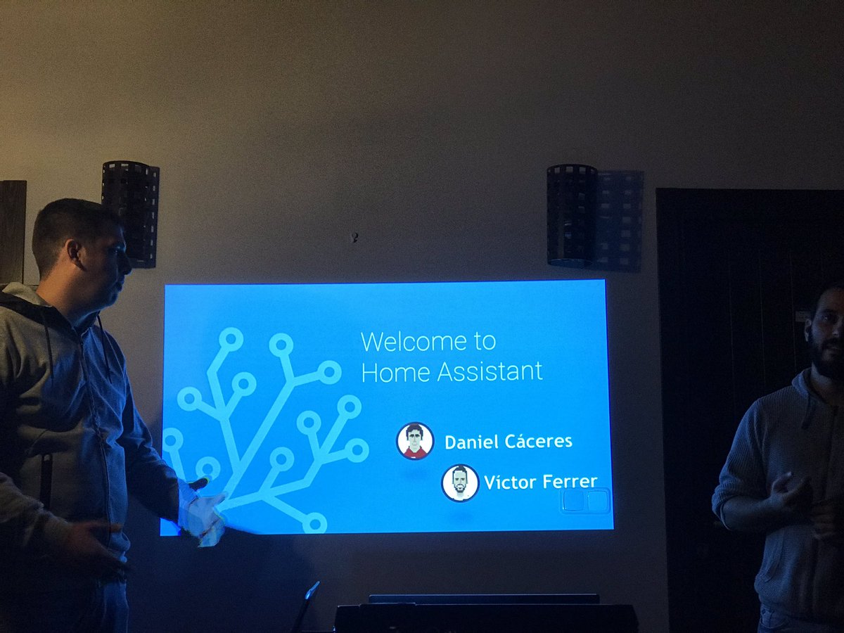 themindcamp's tweet photo. Aquí tenemos a @danielcaceresm y @VicFerGar ilustrándonos sobre Home Assistant #themindcamp #ladécima https://t.co/HW3TC2I1uk