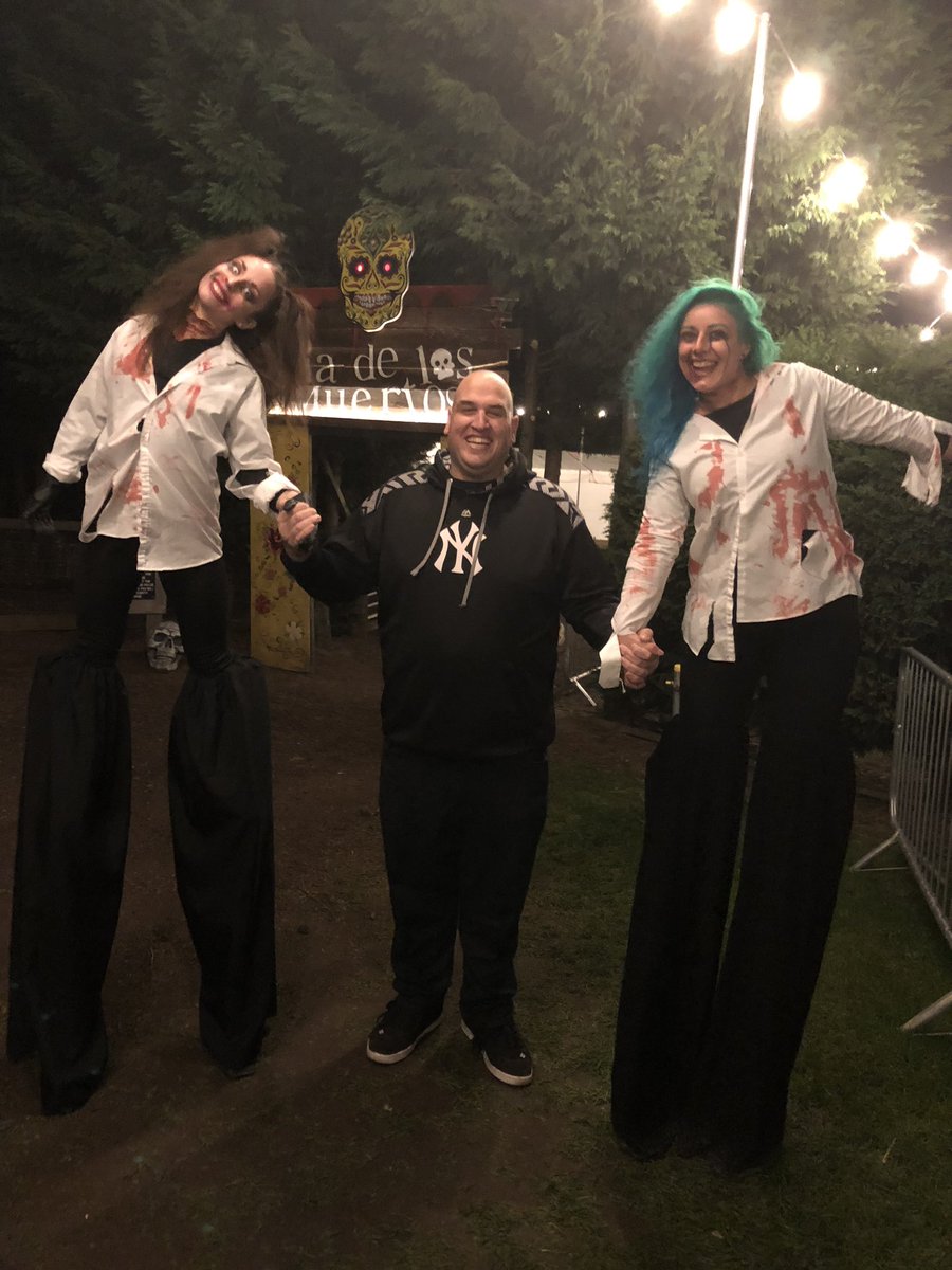 kazalaaaar's tweet photo. #date8 #dating evening @ScreamfestUK - such a fab night.
Screamed my arse off #scaredycat but did have a personal 6’8 protector followed by a #cosynightin #warmingup #stupidlyhappy #screamfestuk #screamfest https://t.co/EoWSqVkcfU