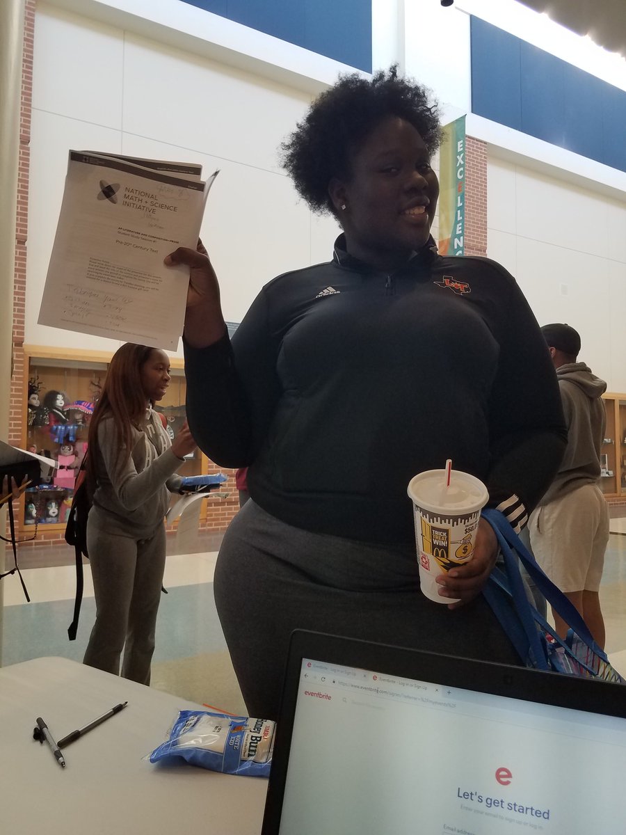 KueenSpencer's tweet photo. They are #whyIteach. @LancasterISD students give up Saturday mornings for @NMSI #AP study sessions, and they look so happy to be doing it! I believe in them. #hardworkpaysoff #APforall #expectthebest #expectsucess #morethenadiploma #APEnglish https://t.co/VuEm6xFX3B
