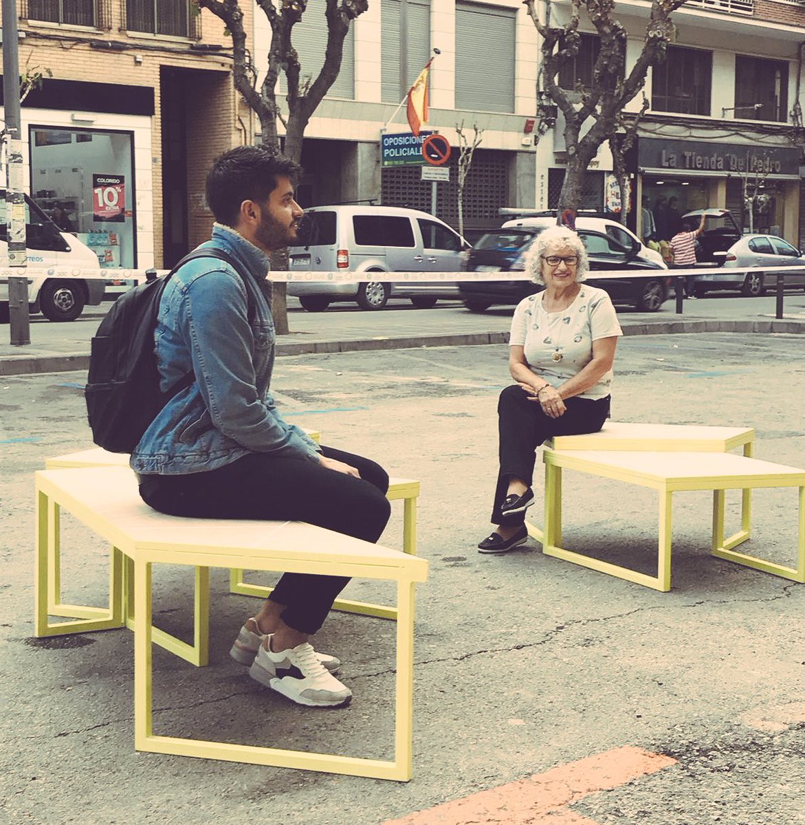 muccfestival's tweet photo. La lluvia no ha podido con los talleres de esta tarde con @JavierMixuro o @VERBOestudio #MuccFestival https://t.co/N1rOioC3fU
