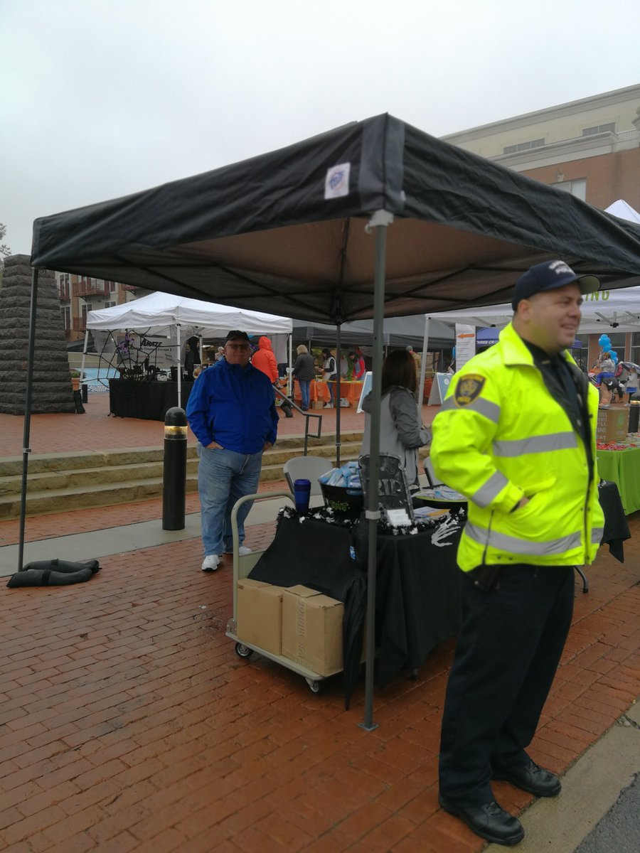 MayorKneeland's tweet photo. Not even rain and chilly weather will keep the ghosts, goblins, Unicorns, Harry Potters, or Spidermen away from CREEPSIDE. https://t.co/j5eRDNxTeC