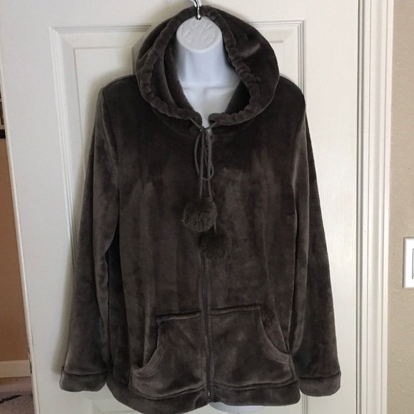 bigsign09's tweet photo. So good I had to share! Check out all the items I'm loving on @Poshmarkapp from @BluestRayne #poshmark #fashion #style #shopmycloset #urbanbehavior #vip: https://t.co/WbPm0o3aYn https://t.co/HbQPtmGA34