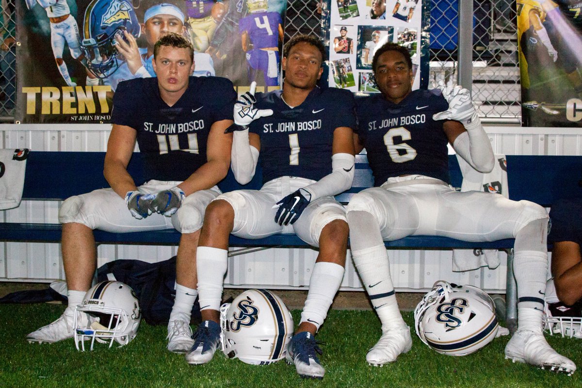 CosceYa's tweet photo. @_coleaubrey @jonjonvaughns04 🏈🏈🏈 https://t.co/nSDhZ9urOg