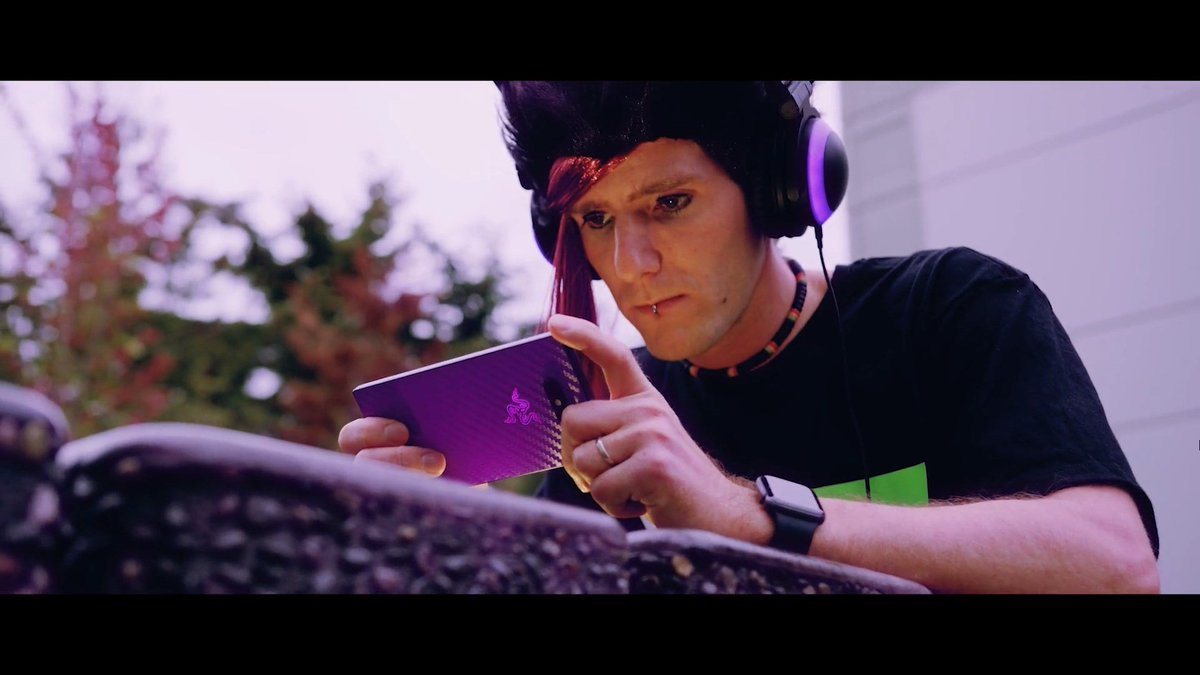 How much does linus tech tips make