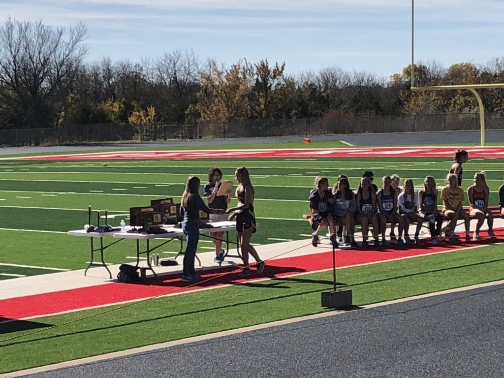 Centre_Cougars's tweet photo. Great job today ladies! #GoTrojans
Peyton - 16th
Caelyn - 55th
Jordyn -59th
Rylee - 65th
Jania - 75th
Gladys - 83rd
Team placed 9th overall with 183 points! #StateCC https://t.co/jcyfJPCkxx
