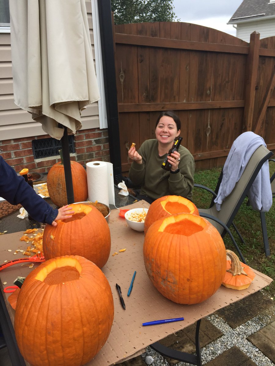 derek_deyoung's tweet photo. 4 pumpkins down! Wow! When she doesn’t have 34 @Yuengling_Beer before noon, she is so productive #beyweek #deyoungproblems @Mo_Deep14 @CDeYoung11 https://t.co/6LCJTtoUFp