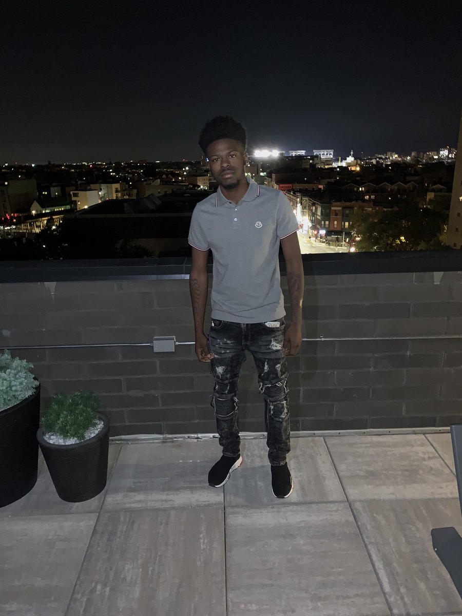 Jayleno300's tweet photo. Momma said I look better on the roof of a condo 🙏🏾💸 https://t.co/VpLuZ0M5DN