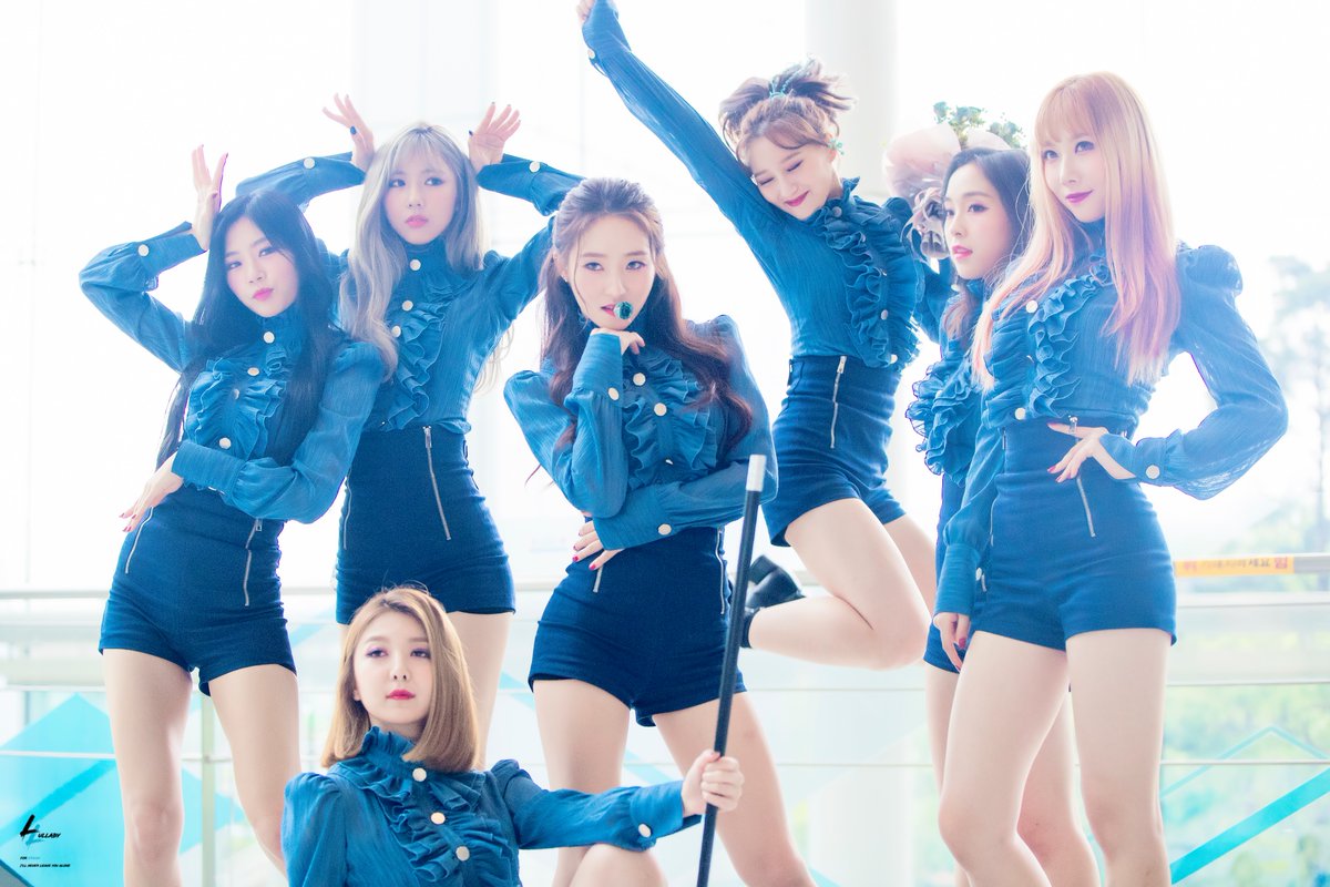 bunnykaisui's tweet photo. ✨I'll be participating on a dance contest at Salon del Manga Barcelona next Saturday!!✨
It's my first time dancing Kpop in public!! I'll do my best!!
I choose Dreamcatcher's "You and I"!! I really like this group, their songs and dances 💙
@FICOMIC_manga #Kpop #KPopAssault https://t.co/tmkIAA5J7t