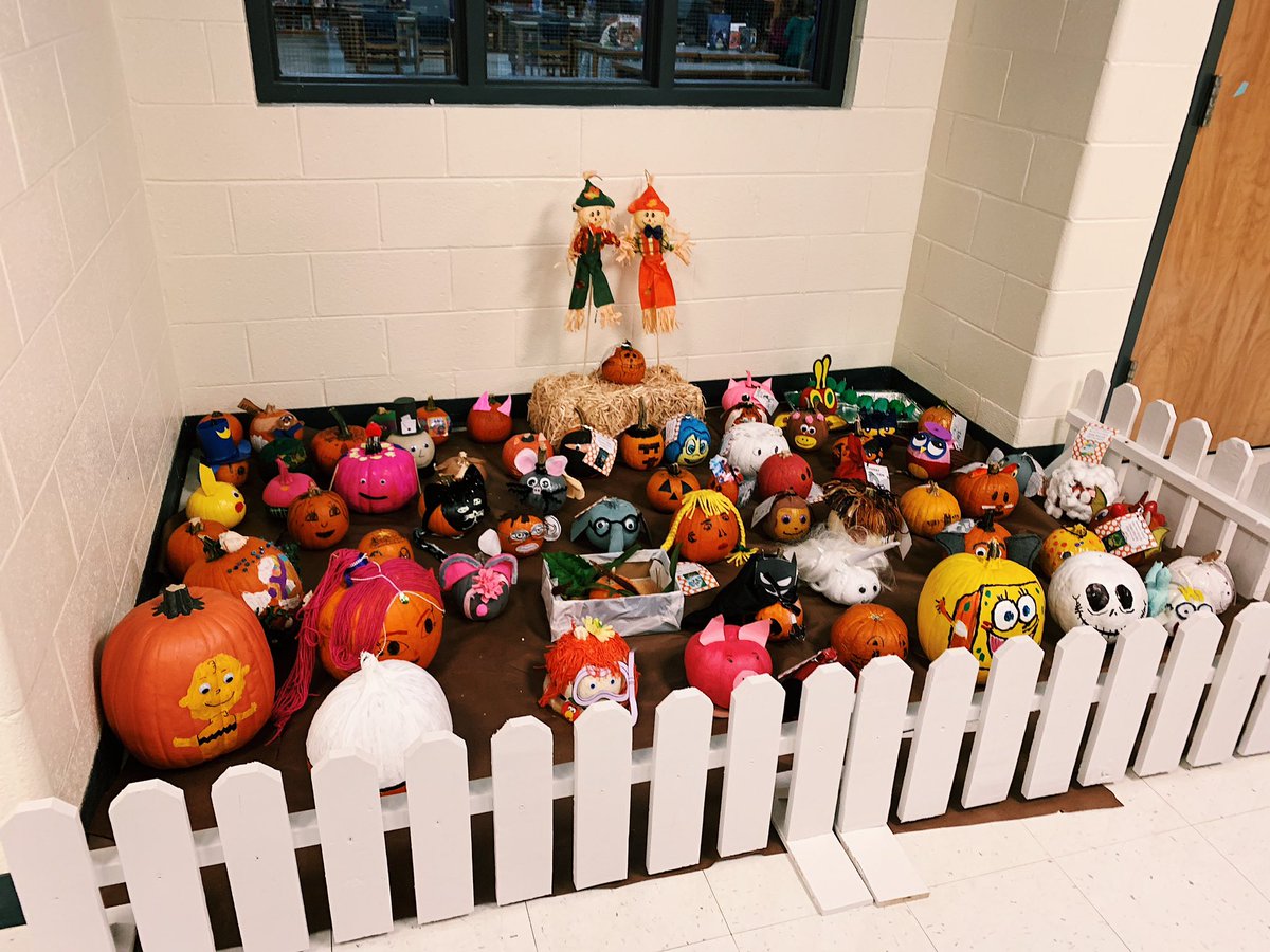 MsWiricksClass's tweet photo. We had SO much fun at our Pumpkin Book Report Showcase yesterday!!! Thanks so much to all the parents that came out to see all the AMAZING pumpkins!! @SalemSecond @SalemElementary #onesharpbunch #pumpkincharacters ๐๐ https://t.co/PAQ3qhHyO6