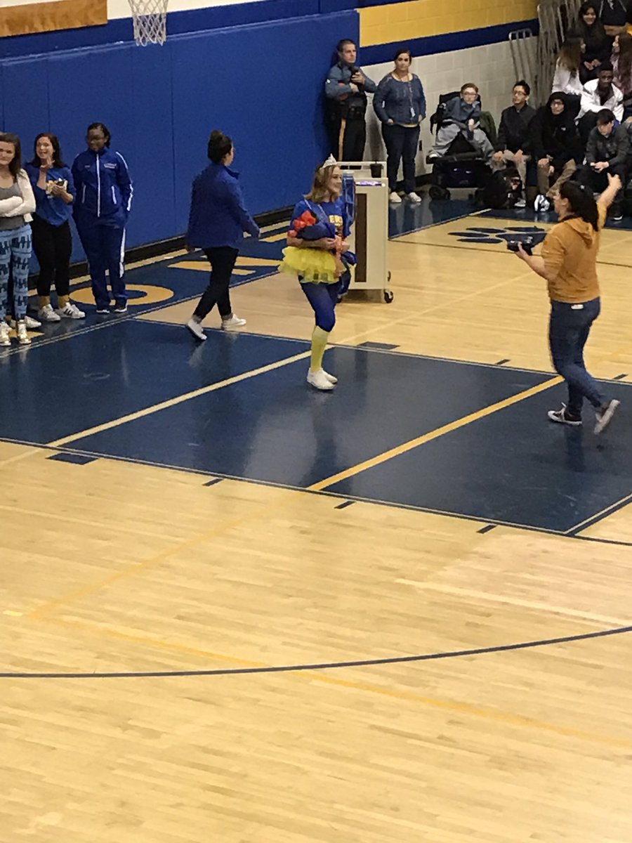 CresciMarty's tweet photo. And you 2018 Alexis I duPont HS Homecoming Queen is ........ Sr R. Gentry #AIHSspiritweek #AIHSHomecoming #AIHSTigerPride https://t.co/KcW7fzlKiz