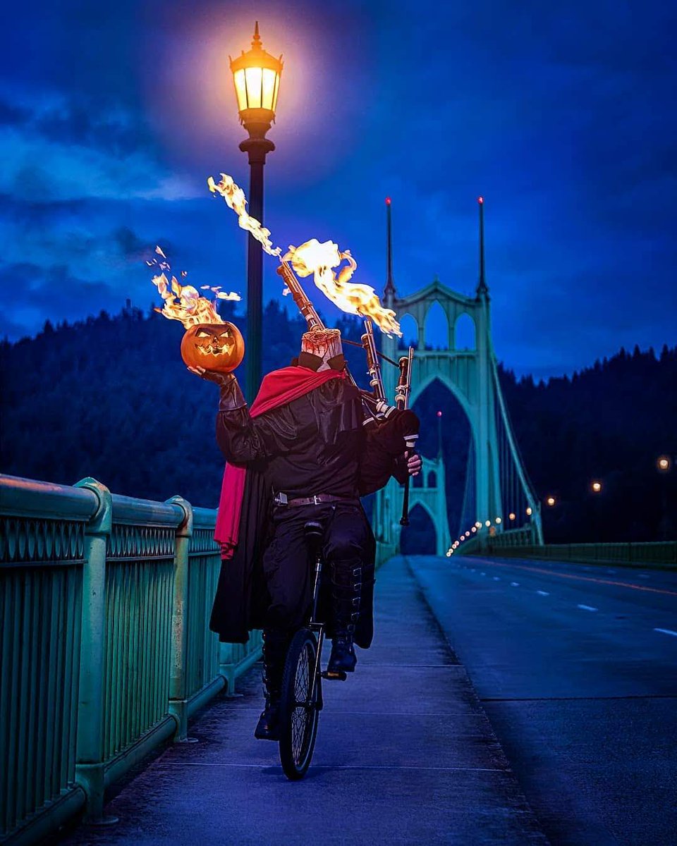 ScottOstby's tweet image. Meanwhile back in @portlandia we get ready for #allhallowseve #Portland style.
