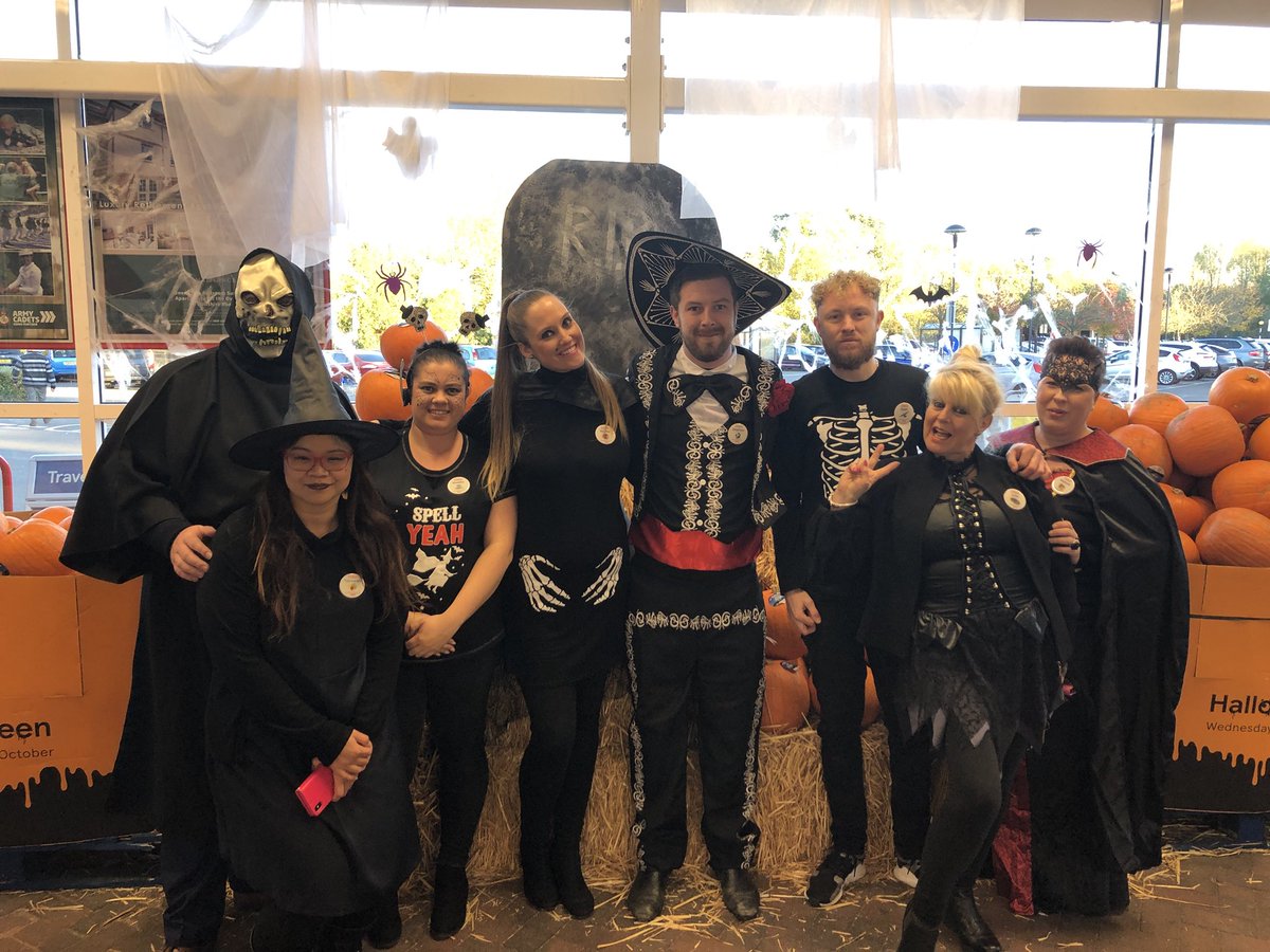 Fantastic Day having Fun and Surprising and Delighting our Customers in Wokingham #happyhalloween 💀🎃👻