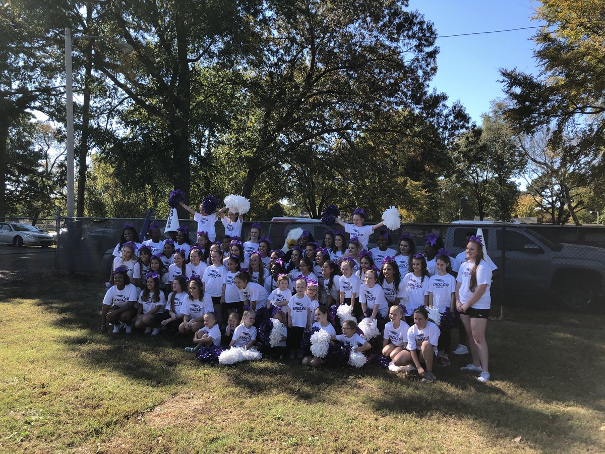 _bbxcrystall_'s tweet photo. Cutest team! 💜 @OzarksCheer https://t.co/bjs8oy6xXQ