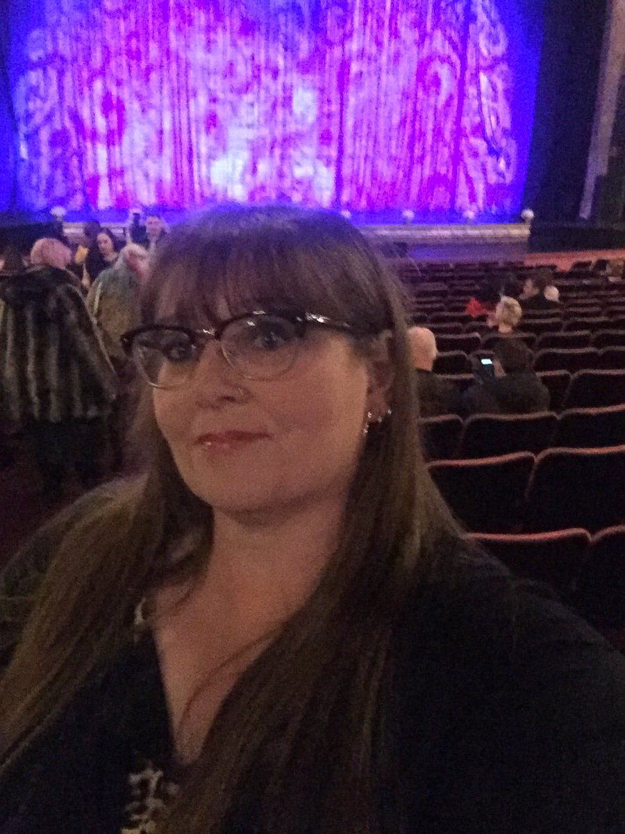 kaap66's tweet photo. Waiting for @DitaVonTeese so excited...Who doesn't love a bit of burlesque #saucy #naughty #redlips #leaopardprint #fishnets https://t.co/b2hVv2t8oV