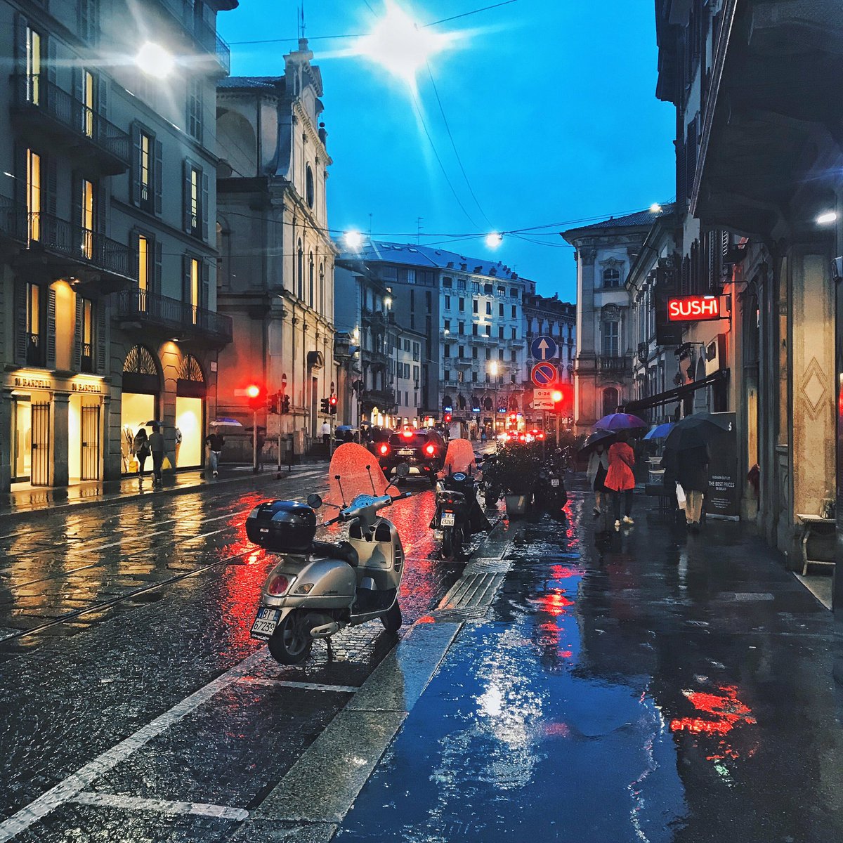 decaleuphoria's tweet photo. Beautiful Milan in a rainy day https://t.co/TWWvqjvn93