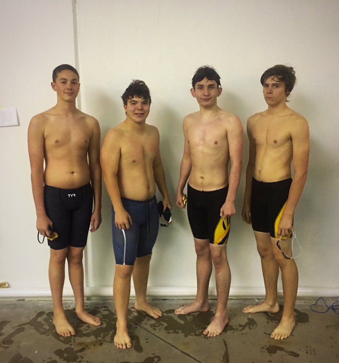 boys high school swim team