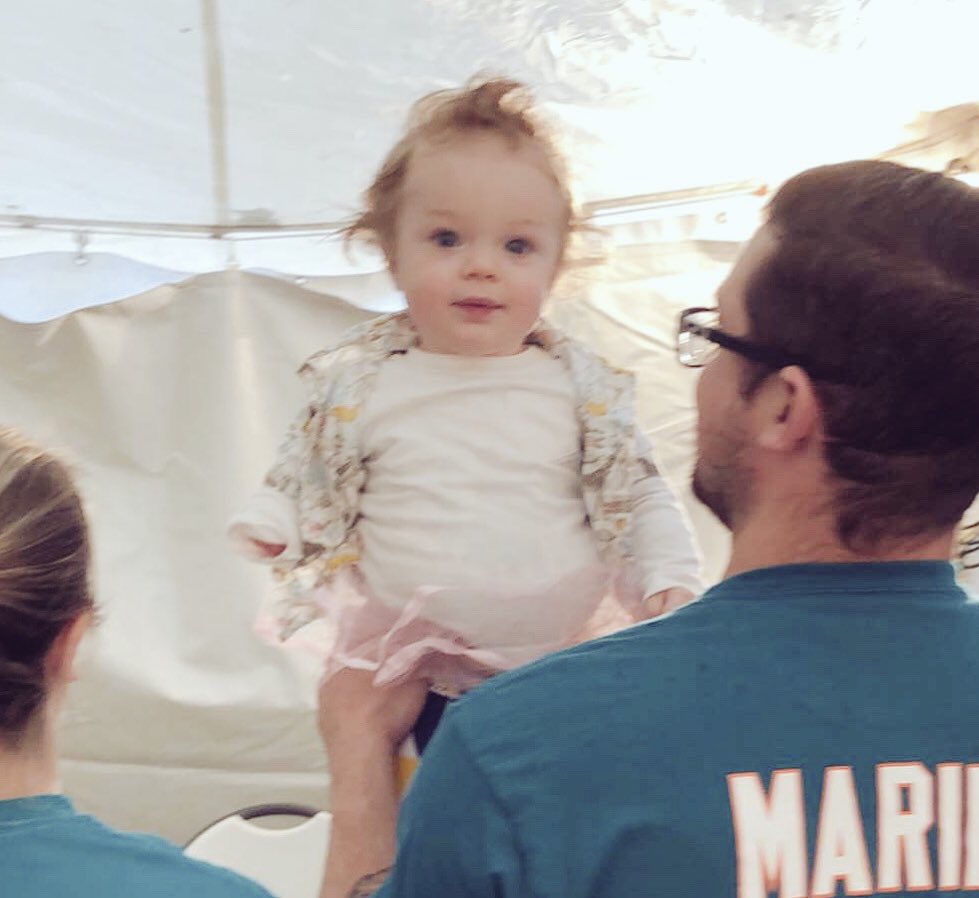 Minkflo3's tweet photo. My cousin dressed up her baby as Ace Ventura. I can’t breathe. #Halloween #parentingdoneright https://t.co/2q3lHLg4Sh