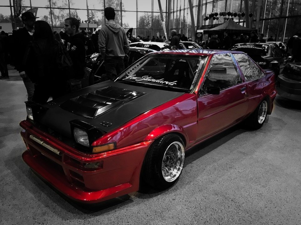 Эта Toyota AE 85 Trueno в шикарном красном цвете засветилась на #driftexpo
#ae85 #toyota #drift #japan #moscow #tuning
