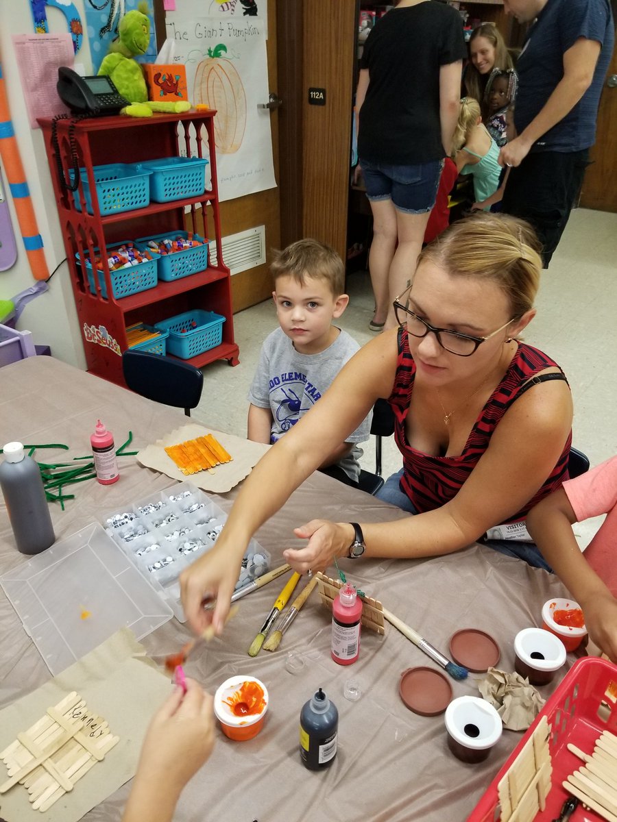 Seussteacher1's tweet photo. It's Fall Y'all in Cyr's Kinder class! Parents and kids hands on activities. #educatinghornets @CBosse_HES https://t.co/L9Og9QqH0q