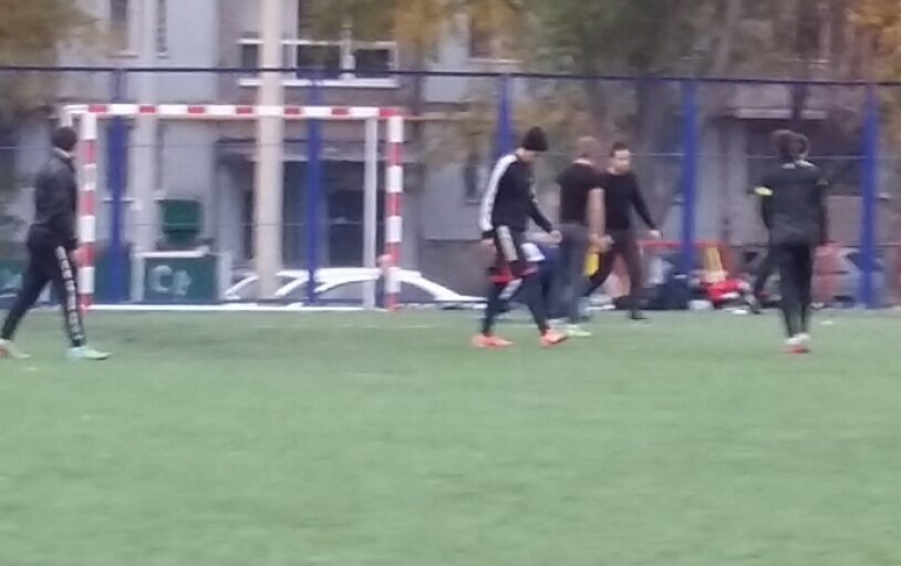 Приволжский -9. 
На футбольном поле , во дворе Тополей,4 🏡🏡🏡 сделанном по программе КГС, всегда много любителей играть в футбол  , даже в холодную погоду. <a href="/promadm/">Promadm.samara</a>. 👍👍👍👍