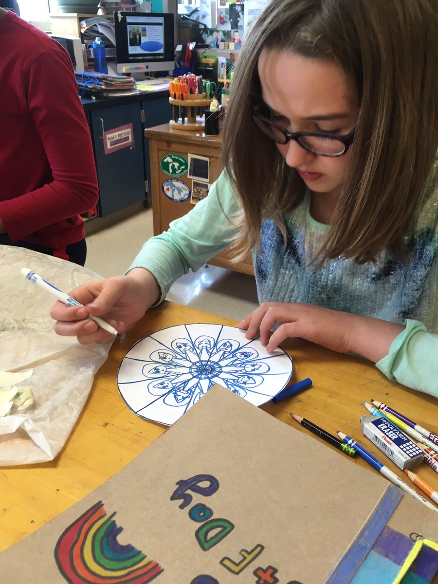 BpetersArt's tweet photo. Clay clocks ⏰ in full effect #7thgradeartclass https://t.co/gZck0pqhVc