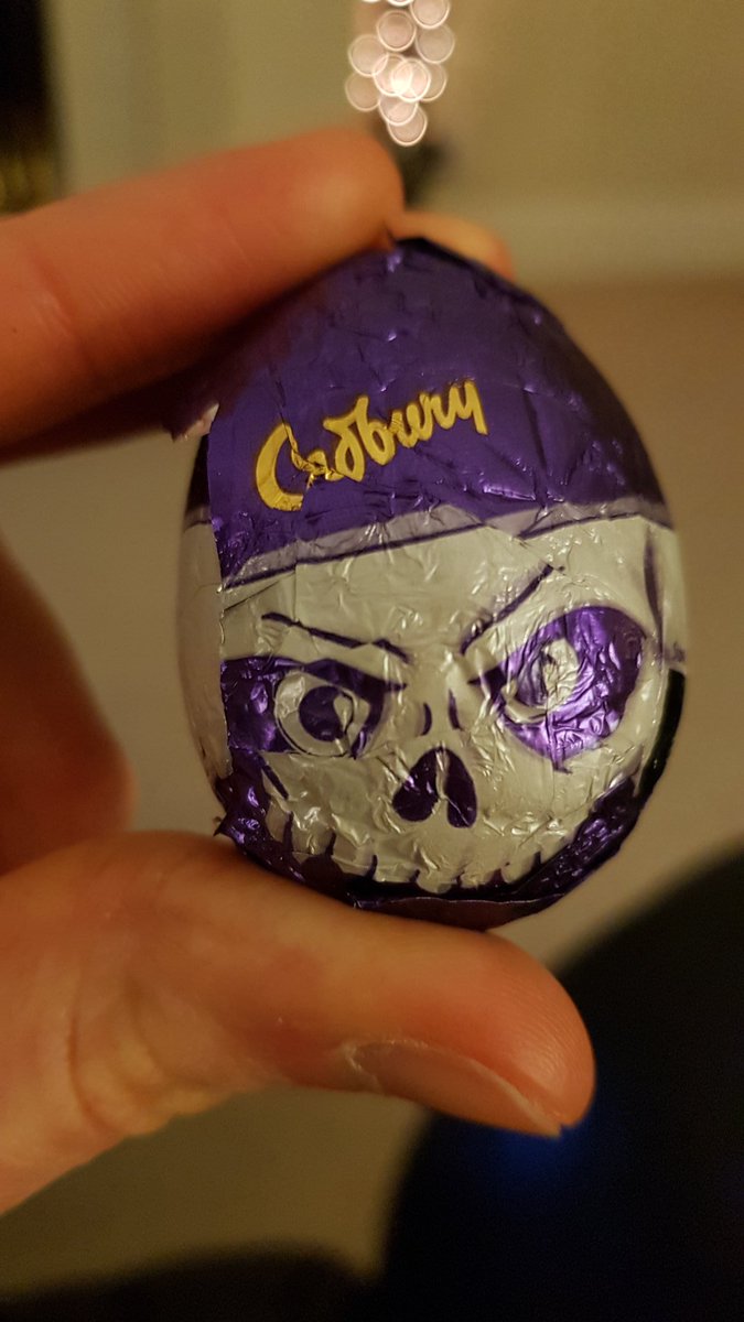 MatthewPGormley's tweet photo. There should be Creme Egg variations for every season in my opinion #GooHead #Halloween https://t.co/pqkzK1YA0E