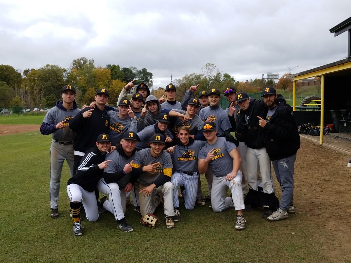 MottCCBaseball's tweet photo. Gold squad takes game three with a score of 8-3! #BearBaseball https://t.co/7pOzeBhwv3