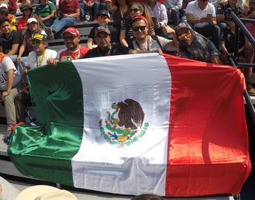 formulacdmx's tweet photo. Compártenos tu foto con la bandera desde el #MexicoGP 🇲🇽  y que se viva la #F1ESTA de la #F1 en la #F1CDMX #CapitalDelDeporte https://t.co/SyDjYy8s6x