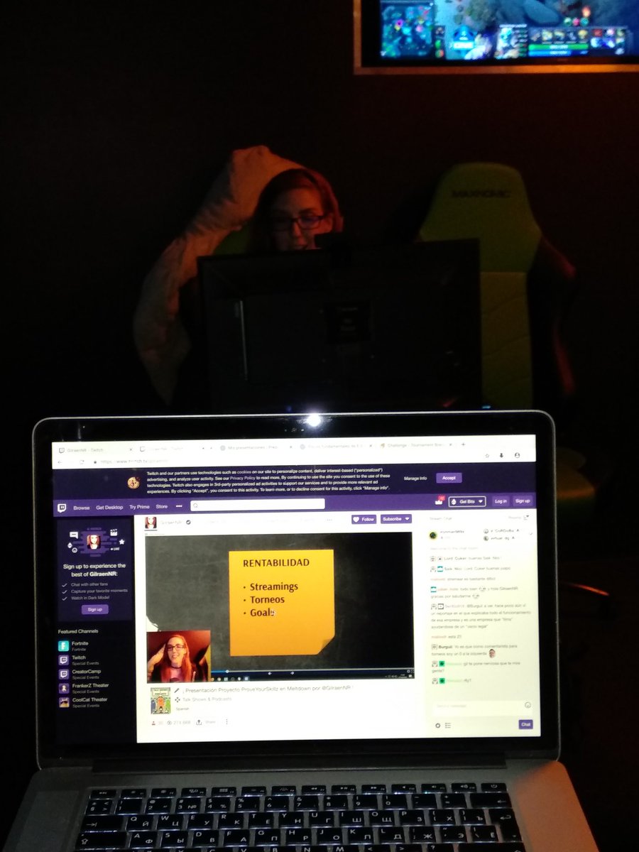 Oye chicos pasaros por el streaming de <a href="/GilraenNR/">Gilraen 🐾💜🐭</a>  en twitch.tv/gilraennr está  hablando de  <a href="/ProveYourSkillz/">ローリングわたあめ3号</a> desde el <a href="/MeltdownMadrid/">Meltdown Madrid</a>