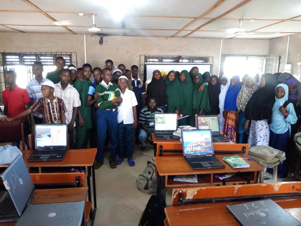 TQClubOsun's tweet photo. Today was spent with the kids of Islamic College Osogbo, teaching them the basics of computer programming using Scratch.
#GrowWithGoogle #Africacodeweek #GoogleDigitalSkills @GoogleForEdu @googleafrica #TeachAKid2Code @SAP #AfricaScienceWeek #NEFScienceWeek https://t.co/vCoBo6Dsda