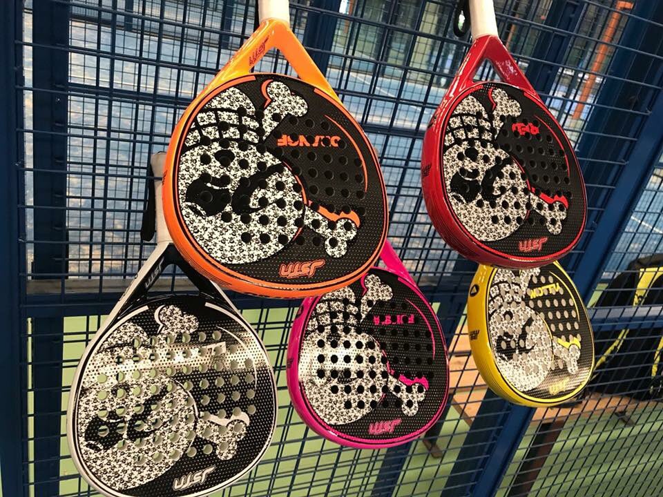 padel20's tweet photo. 🤩 DE LOCOS 🤩
Las nuevas armas de @Justtenpadel darán mucho que hablar.
Máxima calidad y espectacular diseño en sus nuevos productos.
No dudes en acercarte a tu tienda y probarlas, te sorprenderán.
#Jstn #Team #Palas #BlacK #YellowK #OrangeK #FucsiaK #RedK #Accesorios https://t.co/T5hWhoWUGg