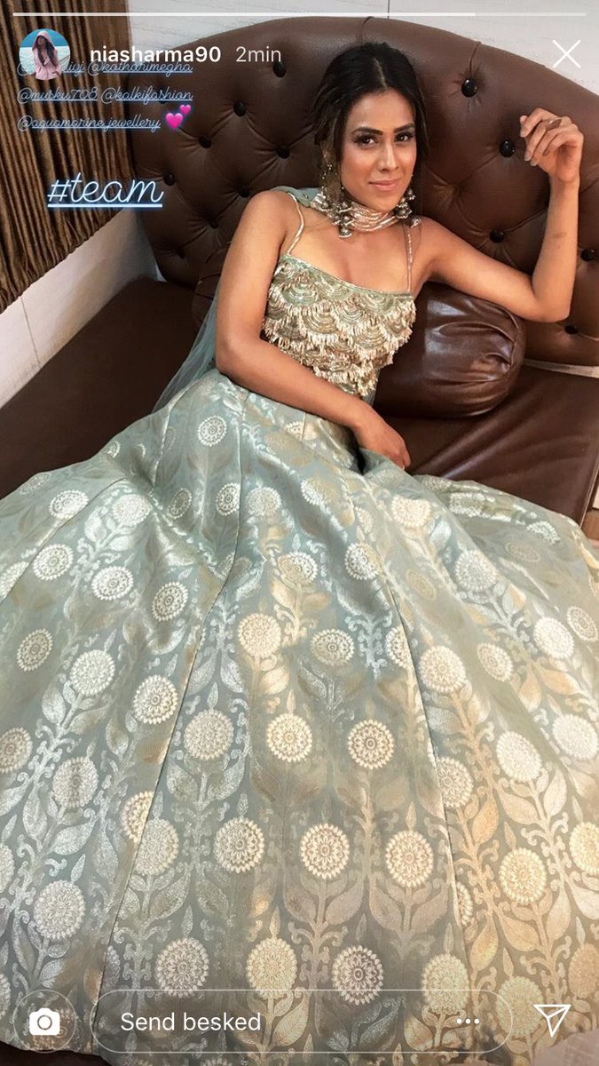 How stunning does she look 😱😍😍 <a href="/Theniasharma/">NIA SHARMA</a>