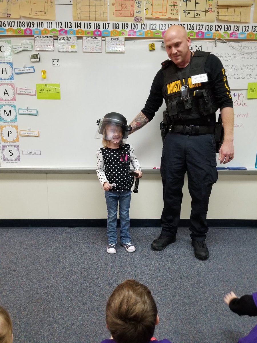 Alisontwins's tweet photo. Career day @WISDParmley @BahnChristy https://t.co/Tmtob9fW2R