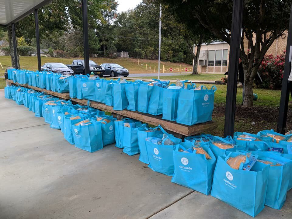 cothdalton's tweet photo. Another successful food drop at Antioch Elementary School here in Dalton. 152 adults and 211 children were served this morning! Huge thanks to all the Serve Team members, Antioch staff &amp; volunteers, and the Chattanooga Food Bank! https://t.co/0WyIAcmS84