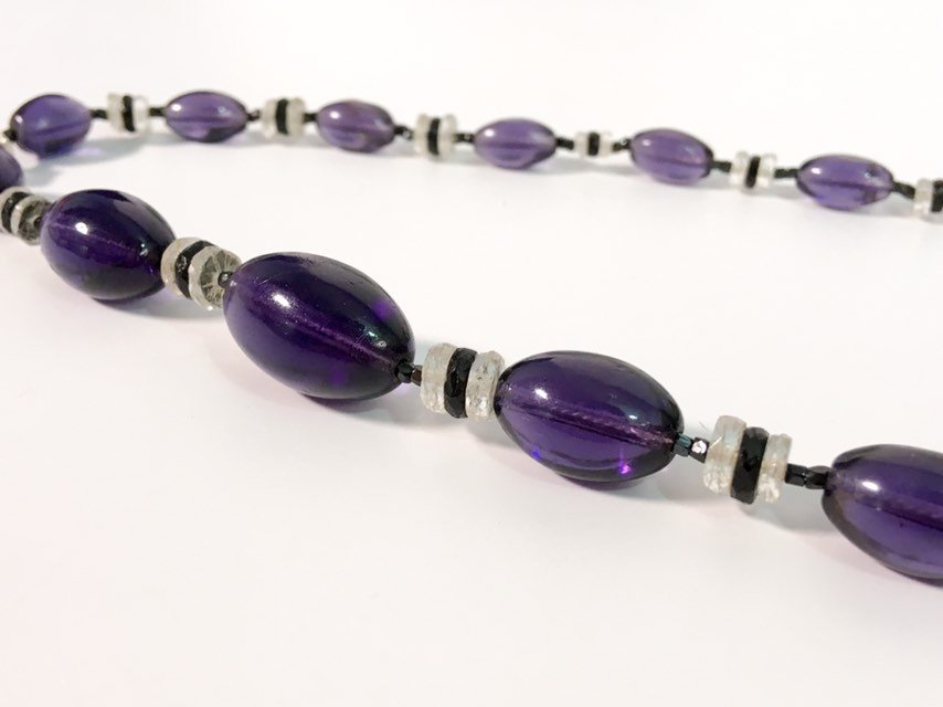 Still have a thing for purple like ovals on this Opera Length flapper era necklace. etsy.me/2ObPrXR #jewelry #necklace #girls #boho #flappernecklace #silver #purple