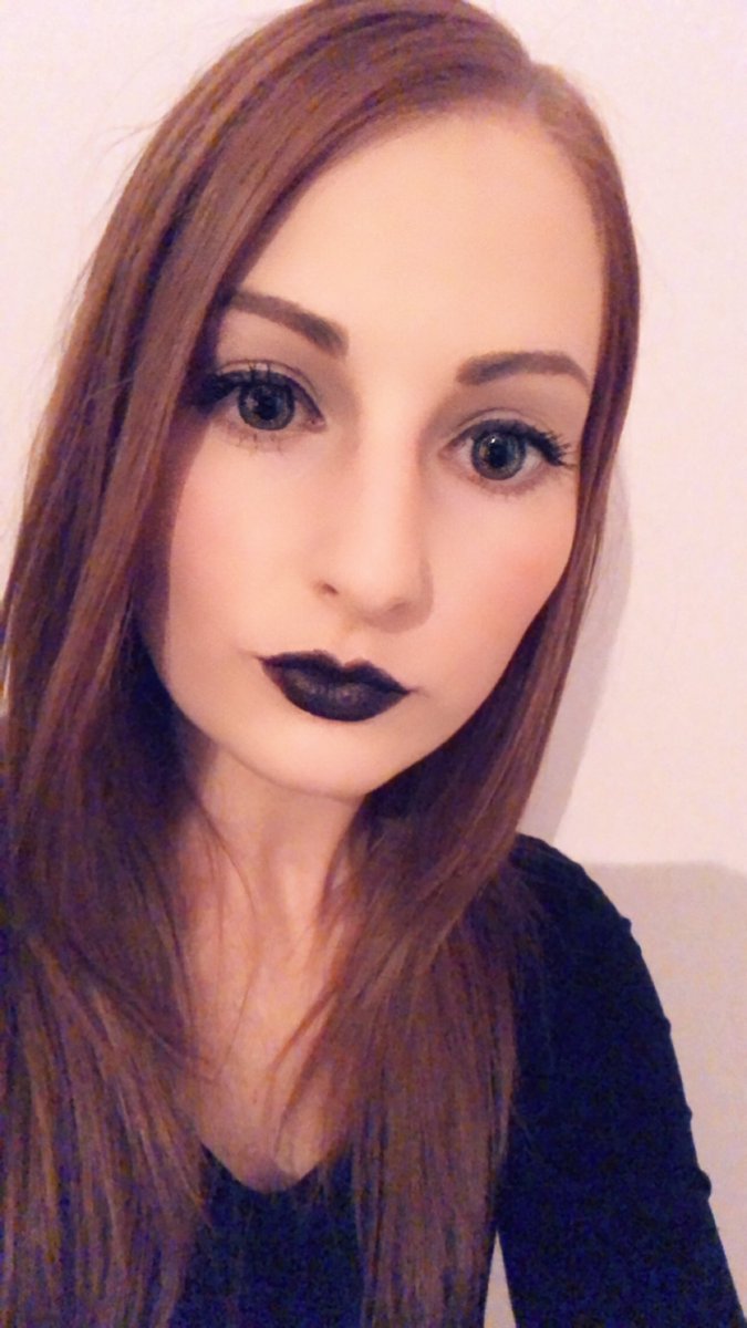 EmmaWesterman1's tweet photo. It is #halloween weekend after all right? The one time of year I can wear my ultimate fave lippy 🎃🖤 https://t.co/FPyQRbZlJy