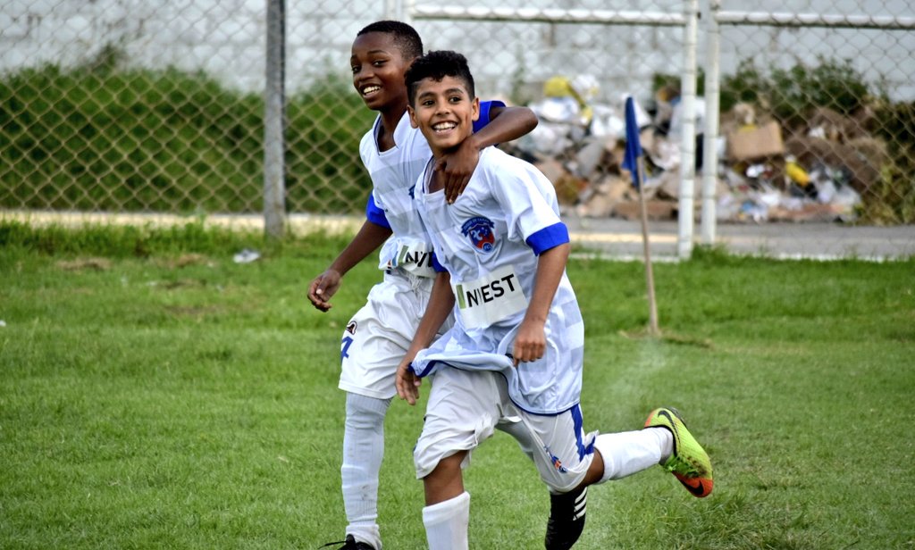 duquedecaxias's tweet photo. Final de jogo no Marrentão pela #CopaLight #sub11: Duque de Caxias 4x0 Fôlego. Gols de Gabriel (2), Ryan e Dudu #VamosDuque #BaseDCFC
📸 @andersondslima / DCFC / @AgenciaAMS https://t.co/iQ9dDDjHWK