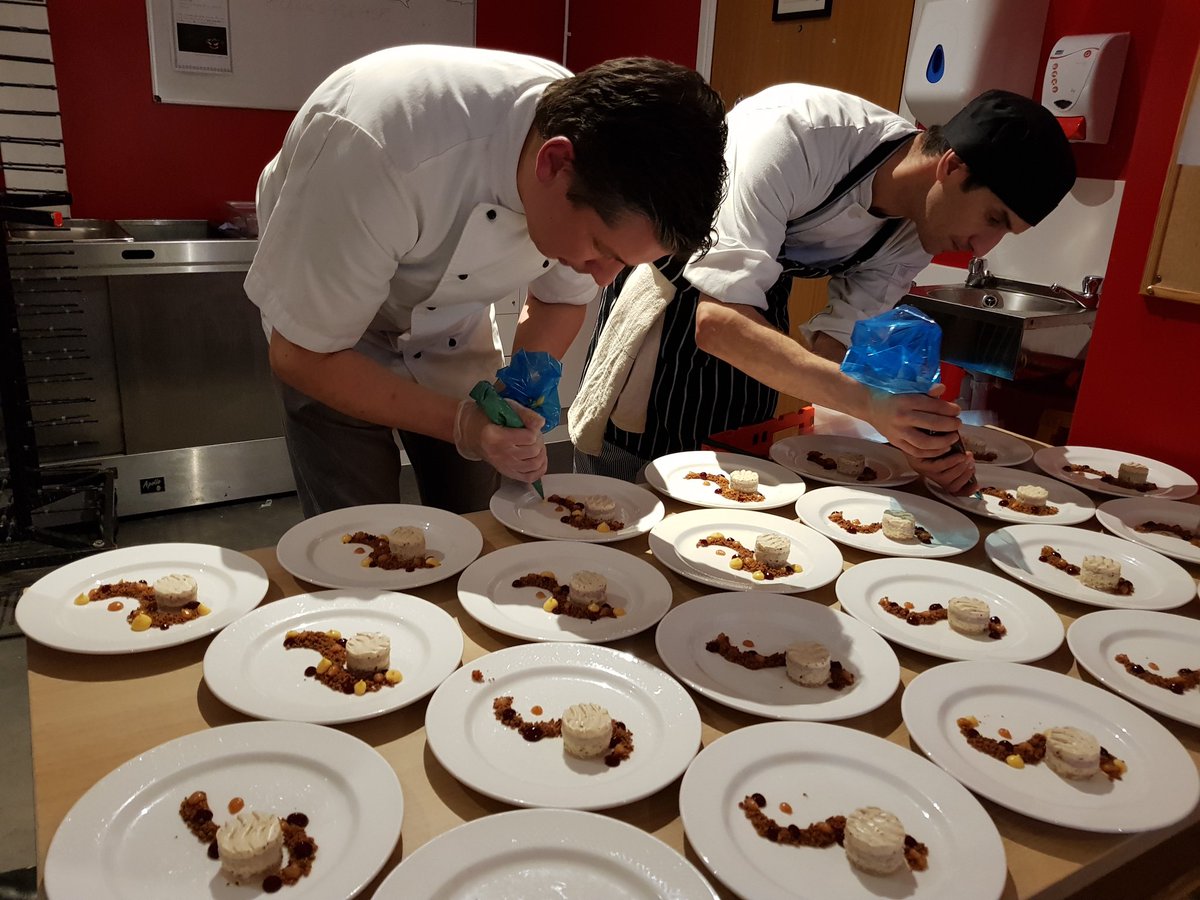 SebastianKobelt's tweet photo. Thanks @edinburghcoll for the great help behind the scenes last night @Cyrenians1968 #cookoff2018 @ApexHotels @johnnew40252543 @derek_johnstone https://t.co/BUvAvSJEO4