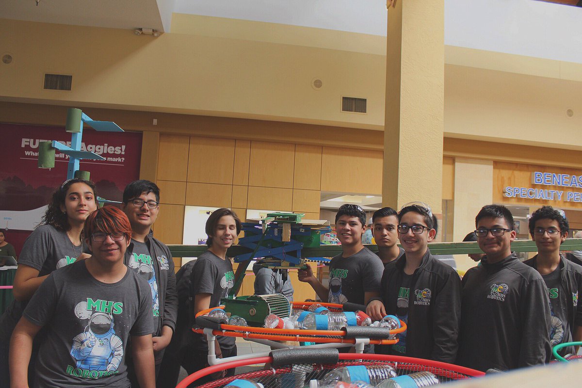 MHSRoboticsEPTX's tweet image. Spreading our gracious professionalism today at Mall Day @BESTRobotics  1 more week until competition #Thanks2BESTRobotics  #TeamSISD  #RamPride