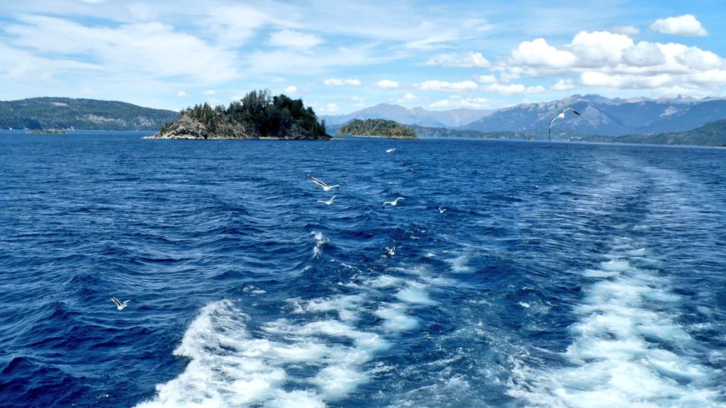 Buenas tardes.

Lago Nahuel Huapi, San Carlos de Bariloche, provincia de Río Negro, Argentina.
 #PongamosUnaFotoDePaisajesDeArgentina #photography