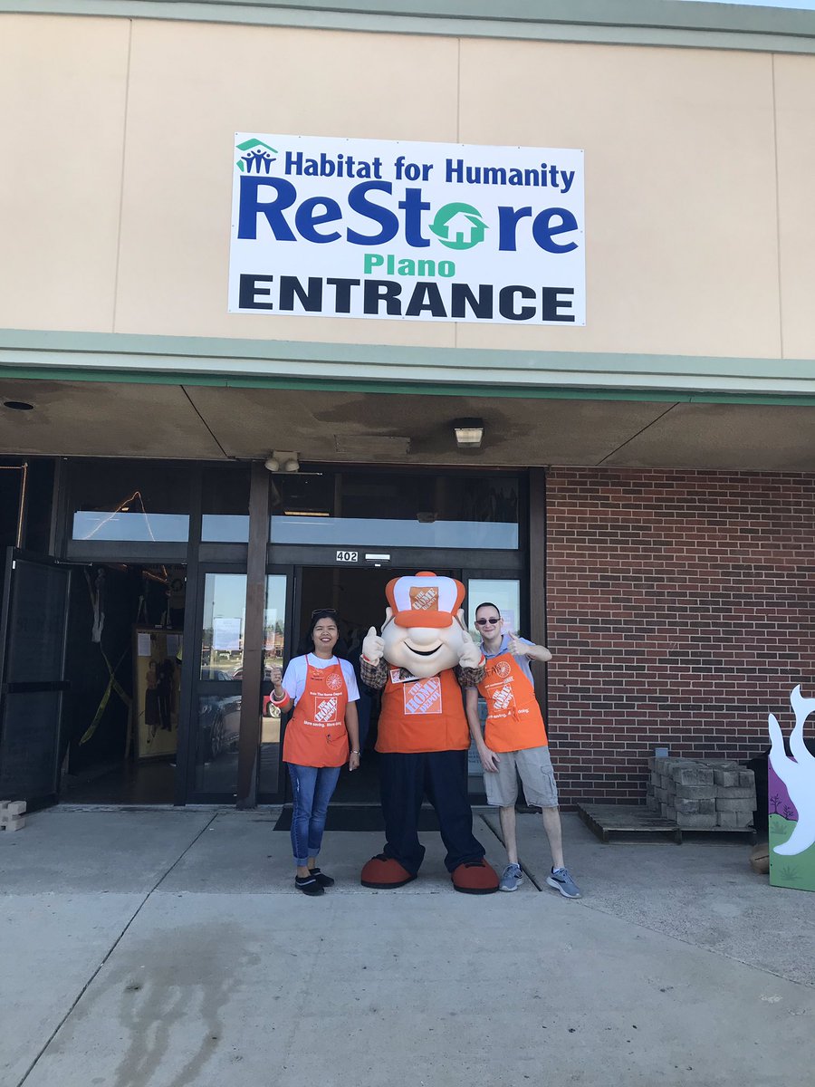 OpiolaTobi's tweet photo. Great community event today at the Habitat for Humanity Resale Store in Plano. We had Homer greeting the kids along with the kid’s workshop, face painting, games, &amp; pumpkin tic-tac-toe. @HD6833 @ConstantinoJoey @SimentalLisa @angeeh2o @vivadelvega @THECOLERUSSELL @cathrineras53 https://t.co/lexPcyqth2