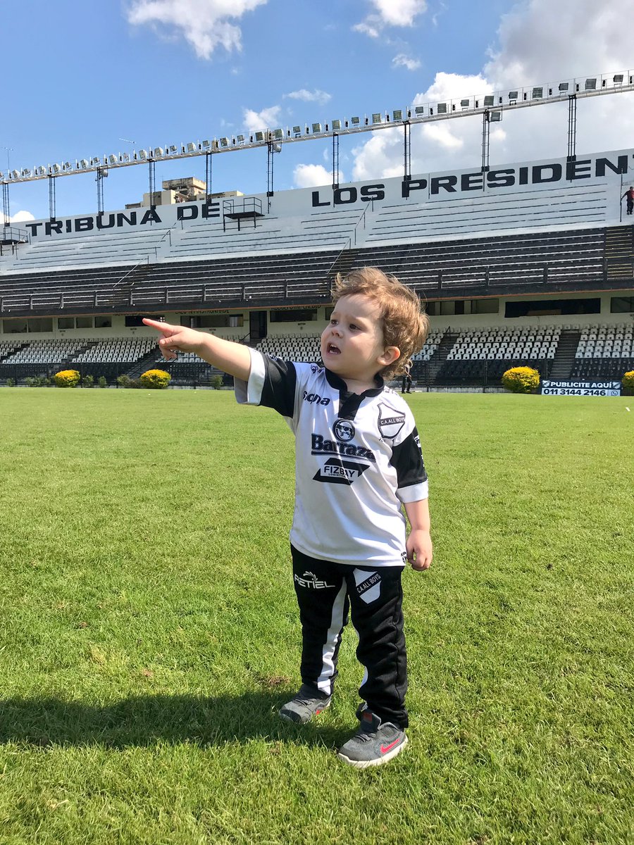 Her_Albo's tweet photo. A la cancha con papá #AllBoys #Leon2016 https://t.co/AlZO3t4e1y