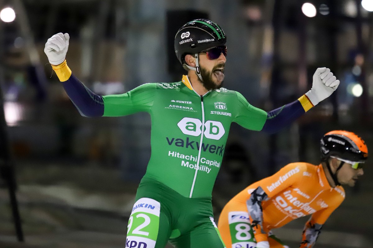 📝 Een massasprint besliste de wedstrijd bij de tweede KPN Marathon Cup in Deventer. Irene Schouten en Gary Hekman waren de snelste rijders van de dag. Jordy van Workum won bij de beloften uit de kopgroep.

>> schaatsen.nl/nieuws/2018/ok…