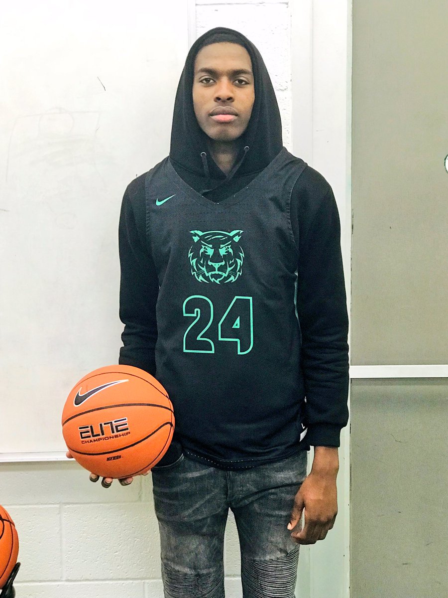 2019 6’5 Omar Croskey on his official visit at Salem University. #PlayWithPurpose @_CoachSav <a href="/OmarCroskey1/">Omar Croskey</a>
