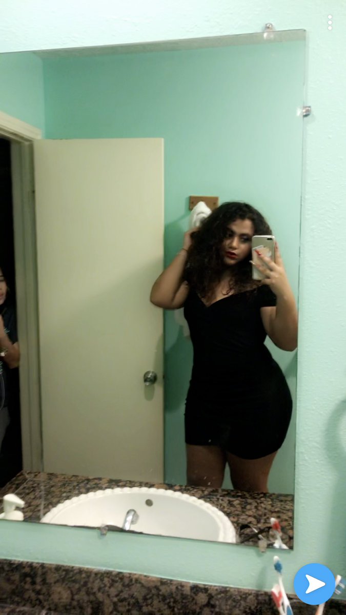 prisccillamarie's tweet image. when I’m in the field, just kno I play for keeps🤪🤩 #hoco2k18