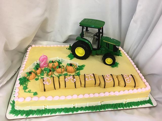 LarrysHouse's tweet photo. Farmer girl cake! 🎃
•
•
•
•
•
#icing #buttercream #larryshouseofcakes #cake #cookies #brownies #cakedecorating #bakery #baking #specialtycakes #tiercakes
#carbondale #cupcakes  #marion #larrys #lhoc #cakesofinstagram #cakes #fondant #delicious #y… https://t.co/T18miIT50h https://t.co/B8PeKaRnCk