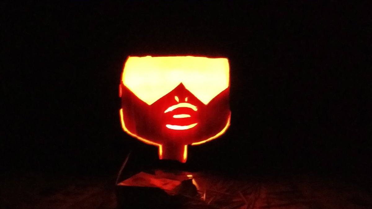 My Garnet jack-o'-lantern. It's made of love. And a pumpkin. @cartoonnetwork @rebeccasugar  #jackolantern #StevenUniverse