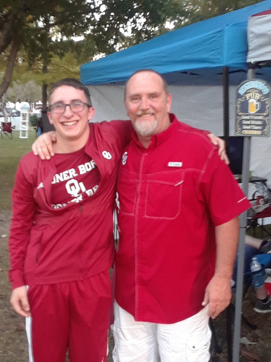 blaker2020's tweet image. Had a really good time at my first OU football game, and I also got to meet a great guy from @soonerfbfans, Terry Long. Just a fantastic day overall.